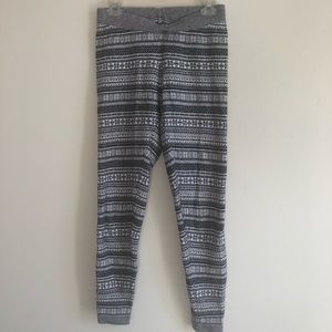 Cozy gray & white snowflake leggings | size S/M
